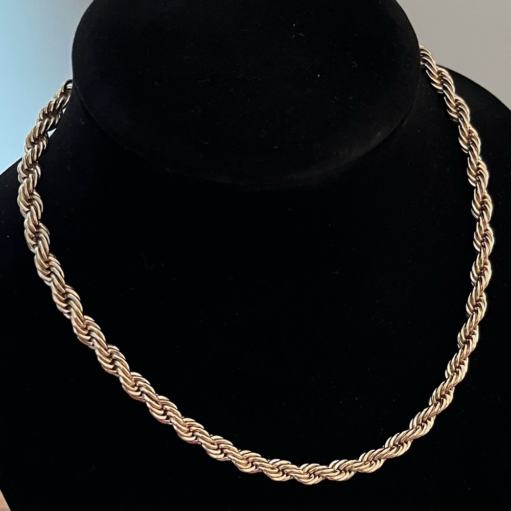 Banana Republic twisted gold necklace